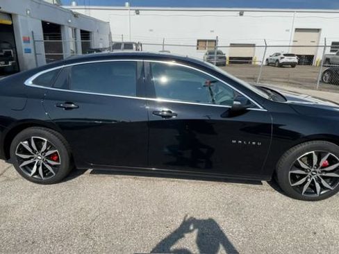 Used 2018 Chevrolet Malibu LT w/ Leather Package FWD image 3