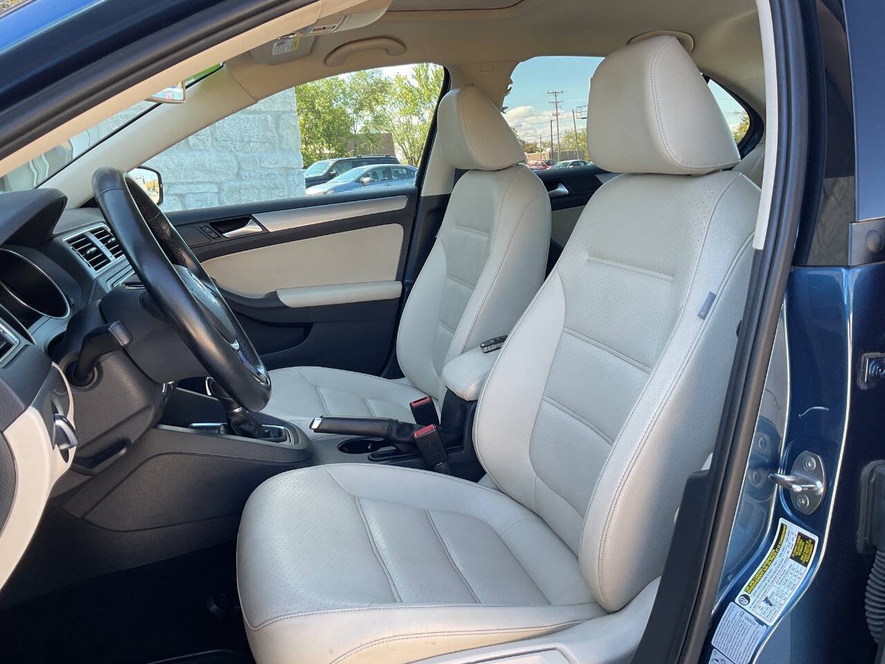 Used 2017 Volkswagen Jetta SE FWD image 15