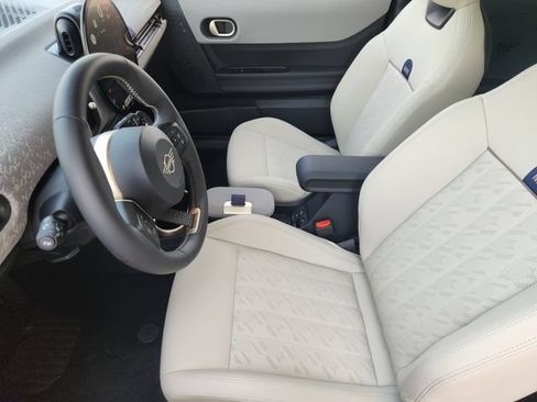 Used 2025 MINI Cooper 2-Door Hardtop FWD image 12