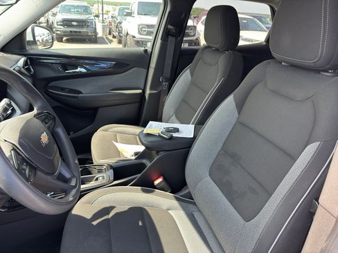 Used 2024 Chevrolet TrailBlazer LT FWD image 11