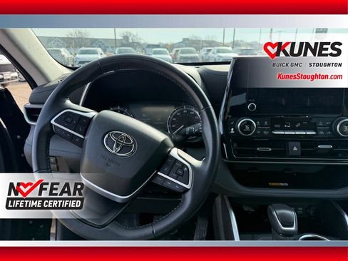 Used 2023 Toyota Highlander XLE image 33