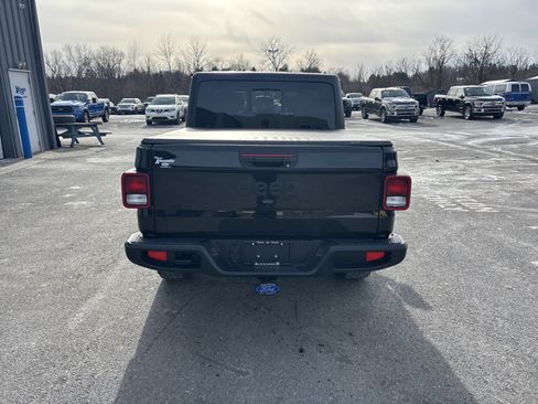 Used 2023 Jeep Gladiator Willys image 4