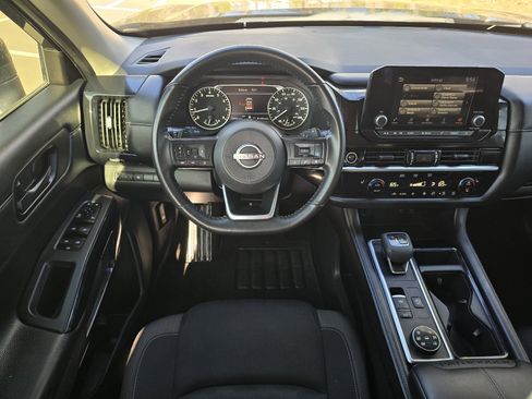 Used 2024 Nissan Pathfinder SV image 14