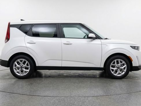 Used 2025 Kia Soul LX w/ LX Technology Package image 11