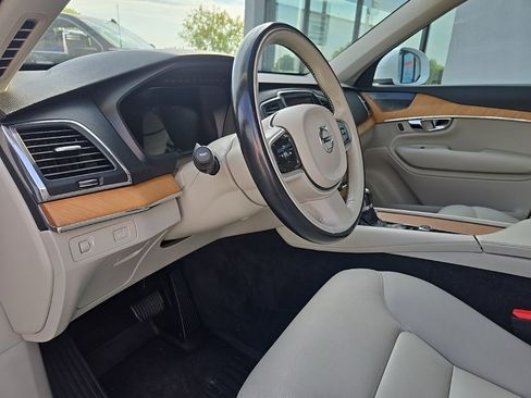 Used 2021 Volvo XC90 T6 Momentum image 38