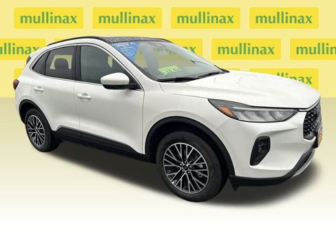 Used 2025 Ford Escape Base w/ Class II Trailer Tow Package image 1