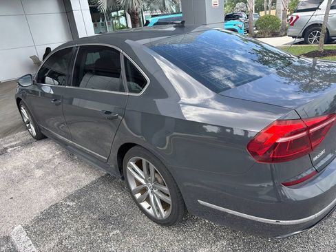 Used 2017 Volkswagen Passat 1.8T R-Line FWD image 4