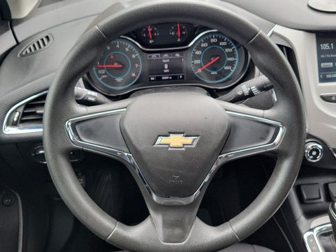 Used 2018 Chevrolet Cruze LS FWD image 27