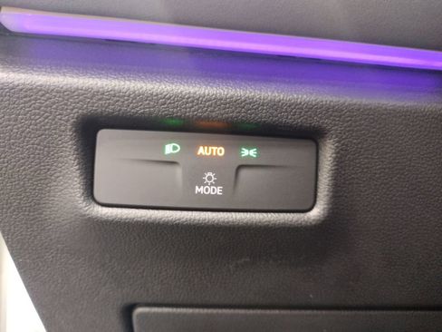 New 2025 Volkswagen Tiguan SE image 25