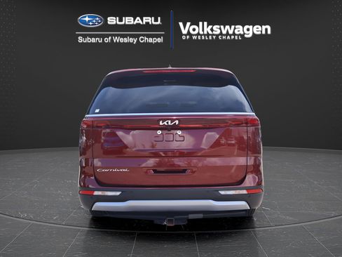 Used 2022 Kia Carnival LX FWD image 6
