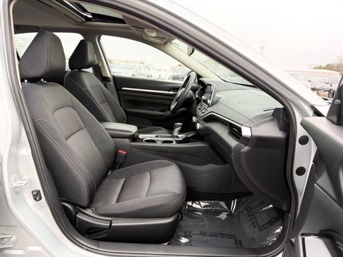 Used 2022 Nissan Altima 2.5 SV w/ SV Premium Package image 25