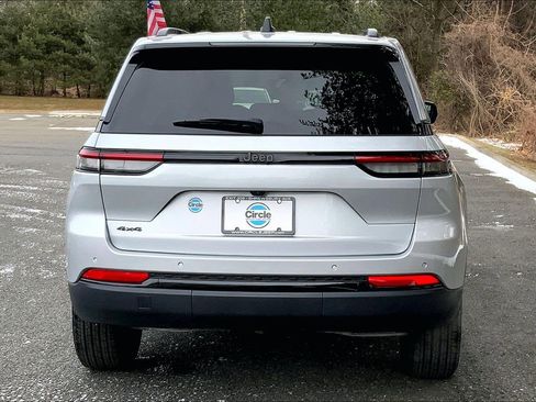 Certified 2025 Jeep Grand Cherokee Altitude image 4