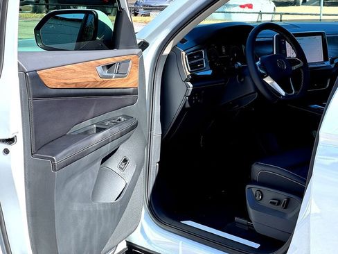New 2026 Volkswagen Atlas SE image 10