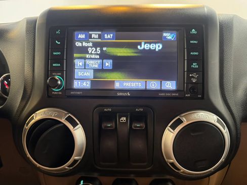 Used 2013 Jeep Wrangler Rubicon w/ PWR Convenience Group AWD/4WD image 14