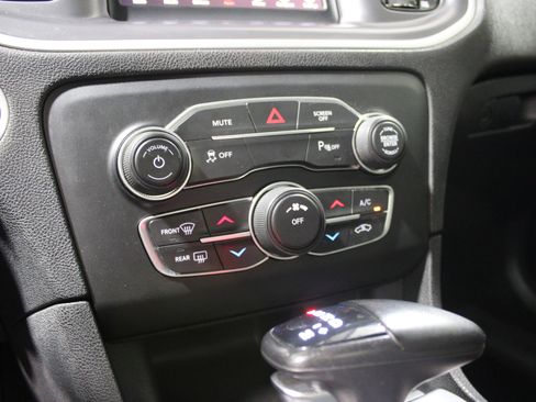 Used 2022 Dodge Charger SXT w/ Blacktop Package image 16