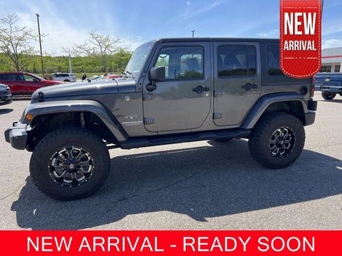 Used 2017 Jeep Wrangler Unlimited Sahara AWD/4WD image 1