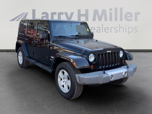 Used 2012 Jeep Wrangler Unlimited Sahara w/ Connectivity Group image 7