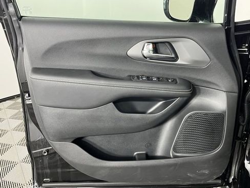 New 2026 Chrysler Voyager LX image 19