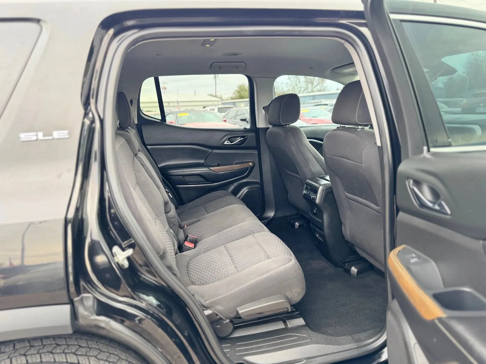Used 2017 GMC Acadia SLE FWD image 34