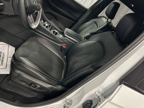 Used 2024 Jeep Grand Cherokee Altitude image 12