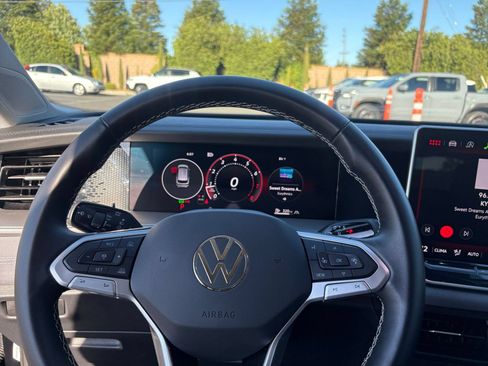 Used 2026 Volkswagen Tiguan SE AWD/4WD image 30