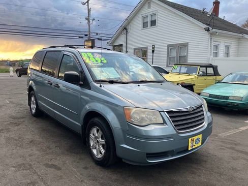 Used 2008 Chrysler Town & Country LX image 5