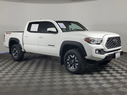Used 2021 Toyota Tacoma TRD Off-Road image 2