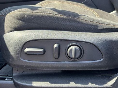 Used 2020 Chevrolet Traverse LT image 16