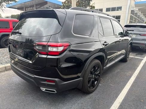 Used 2025 Honda Pilot Black Edition image 5
