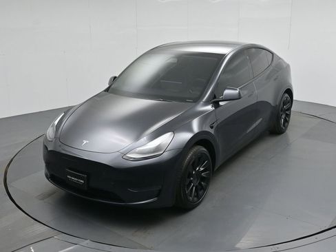 Used 2024 Tesla Model Y Long Range image 32