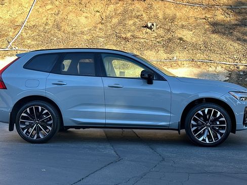 New 2026 Volvo XC60 B5 Ultra w/ Climate Package image 4