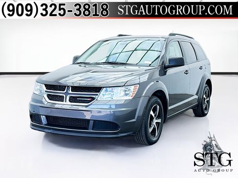 Used 2019 Dodge Journey SE image 1