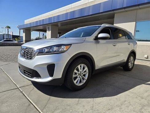 Used 2020 Kia Sorento LX w/ LX I4 Convenience Package image 2