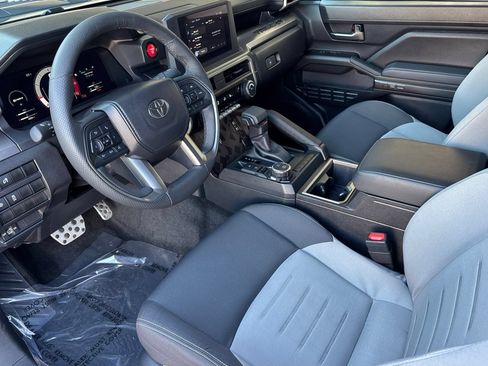 Used 2025 Toyota Tacoma TRD Sport AWD/4WD image 13