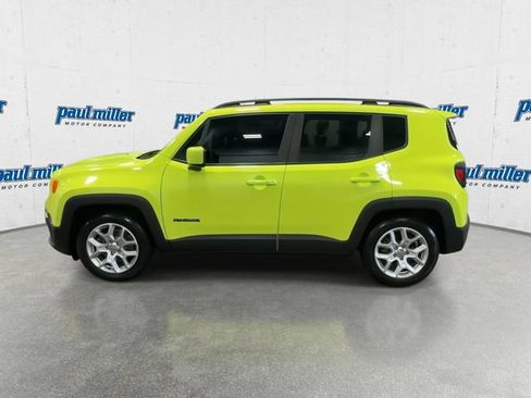 Used 2017 Jeep Renegade Latitude w/ Cold Weather Group FWD image 7