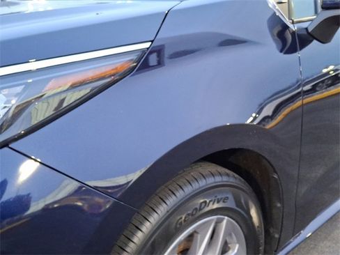 Used 2024 Toyota Sienna XLE image 10