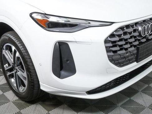 Used 2025 Audi Q5 Premium w/ Convenience Package image 37