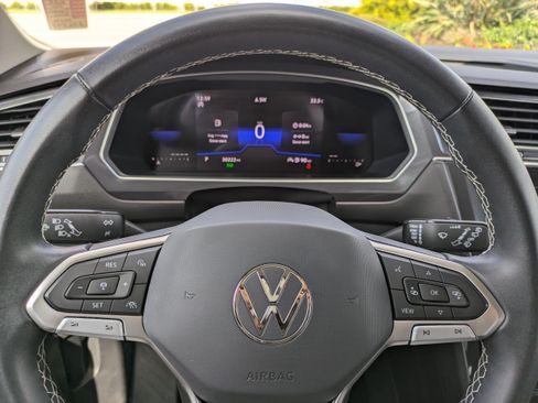 Certified 2023 Volkswagen Tiguan SE FWD image 26