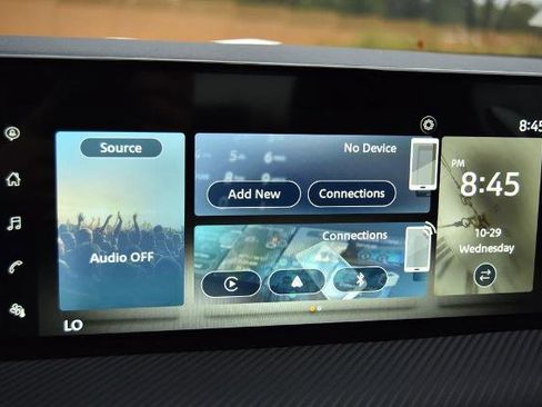 New 2025 Nissan Kicks SR image 16