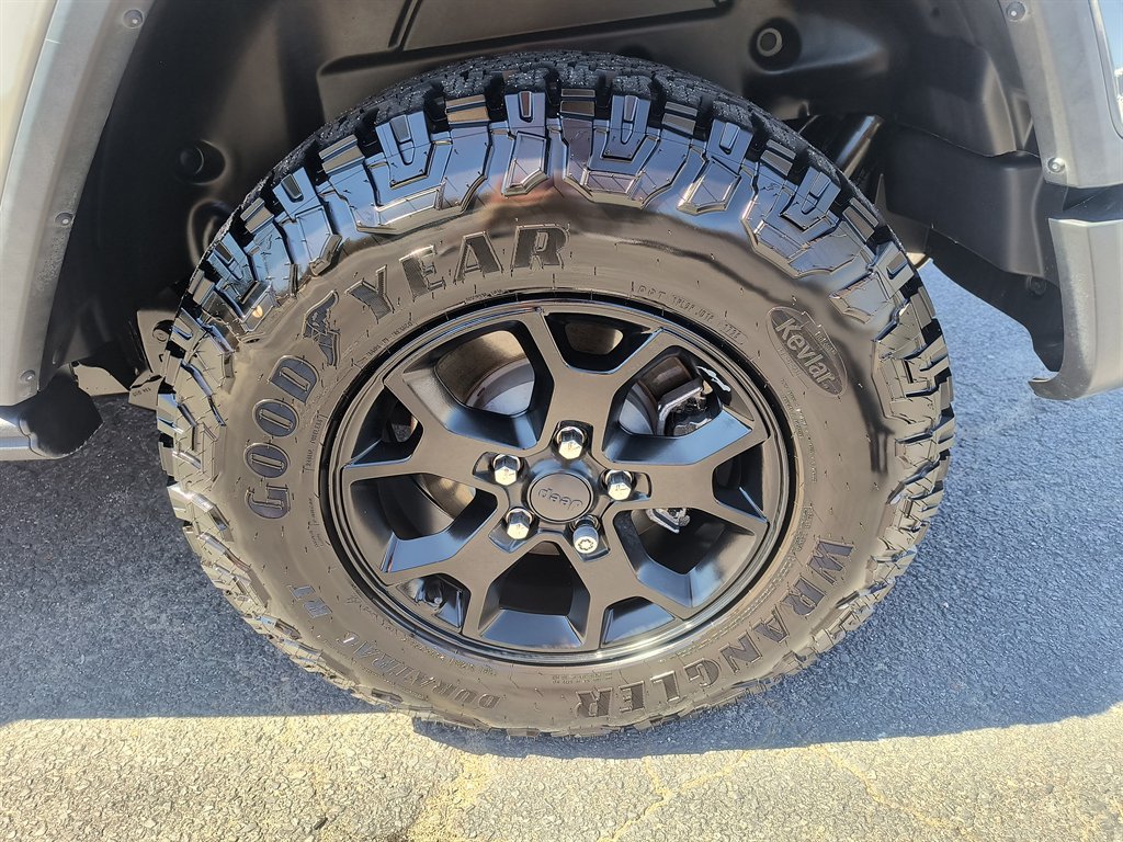 Used 2019 Jeep Wrangler Unlimited Sahara w/ Quick Order Package 24M Moab AWD/4WD image 10