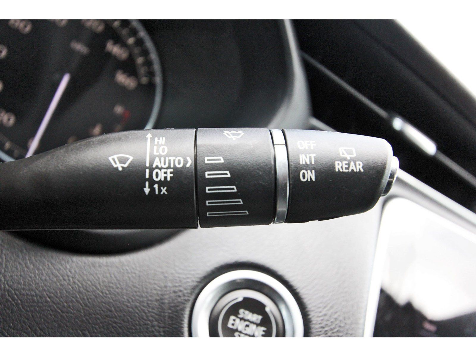 Used 2022 Cadillac XT4 Premium Luxury w/ Enhanced Visibility Package FWD image 18