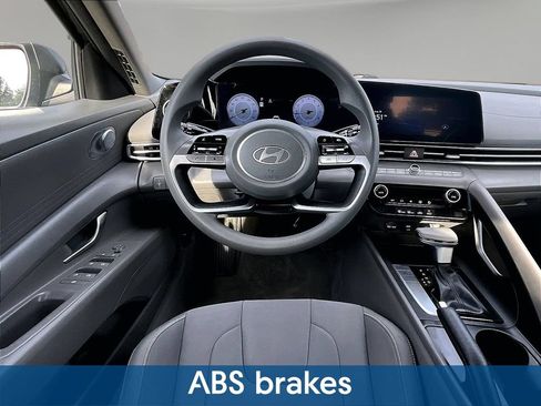 Used 2024 Hyundai Elantra SEL FWD image 11
