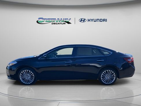 Used 2017 Toyota Avalon Limited image 5