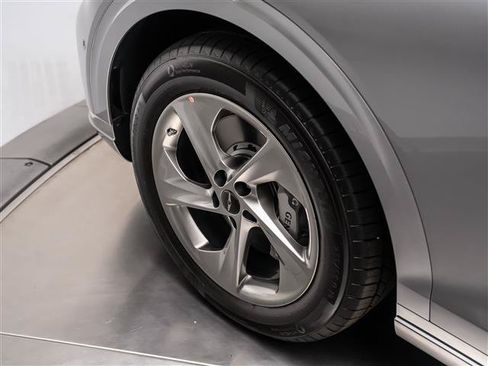 New 2026 Genesis GV70 2.5T Advanced AWD/4WD image 12
