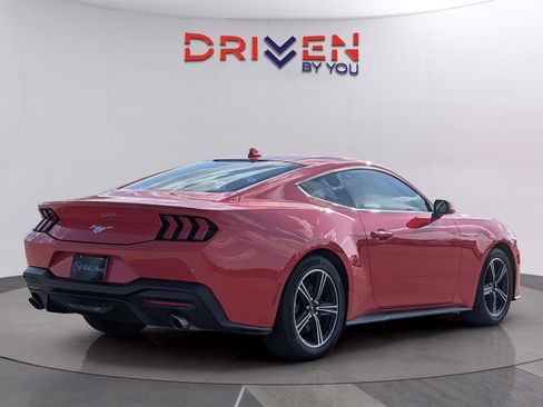 Used 2025 Ford Mustang Coupe image 5