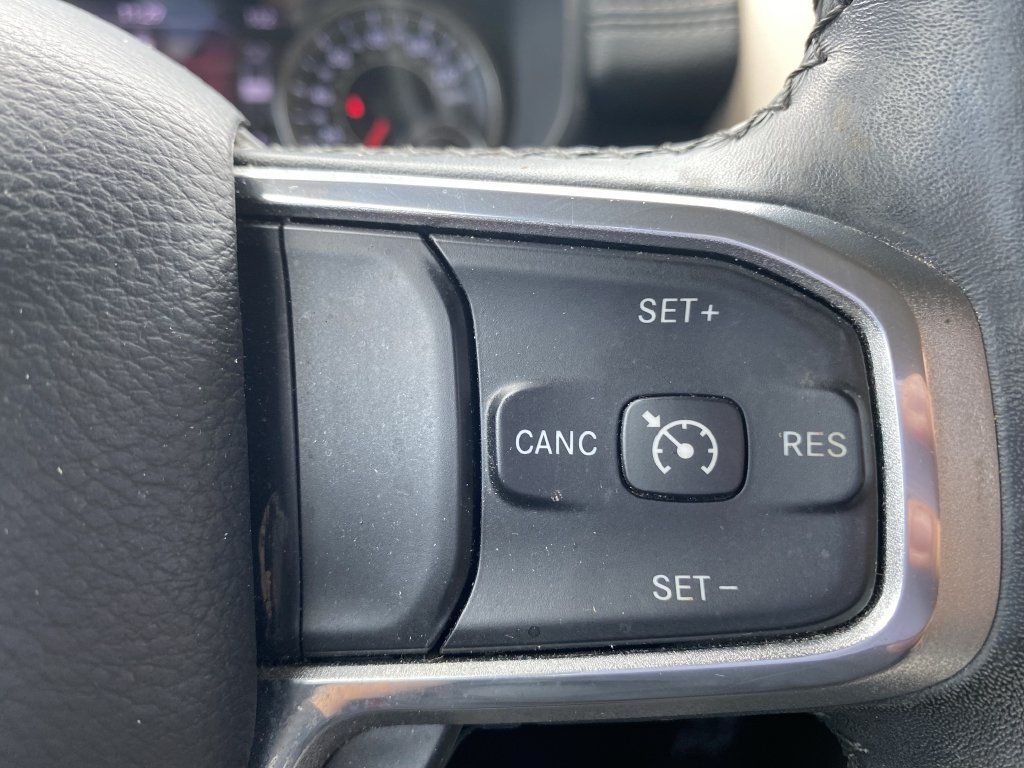 Used 2019 RAM 1500 Laramie AWD/4WD image 7