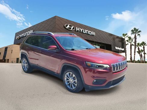 Used 2019 Jeep Cherokee Latitude Plus w/ Comfort/Convenience Group image 4