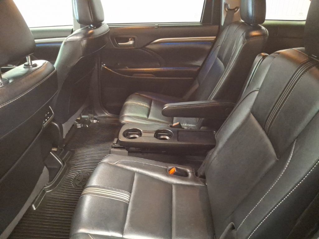 Used 2018 Toyota Highlander SE AWD/4WD image 13