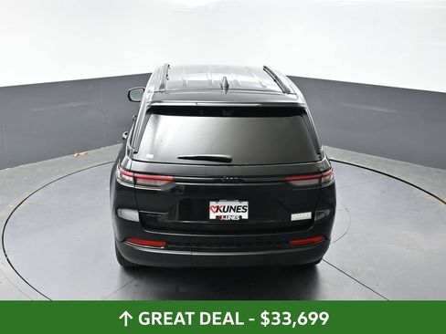 Used 2025 Jeep Grand Cherokee Altitude AWD/4WD image 50