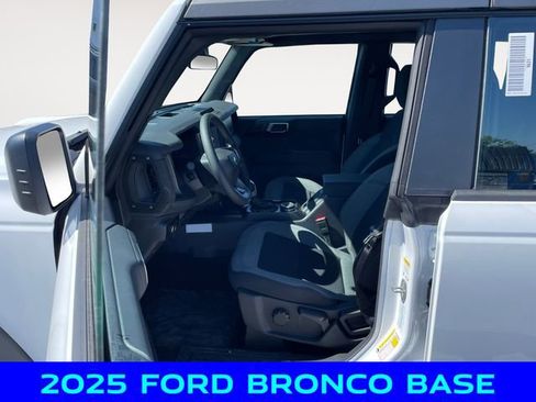 New 2025 Ford Bronco 4-Door image 9
